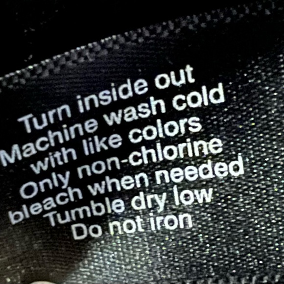 Pre-LOVED. Lane Bryant lightweight flowy top. Lace back detail. EUC. Size 14/16. - Picture 6 of 6